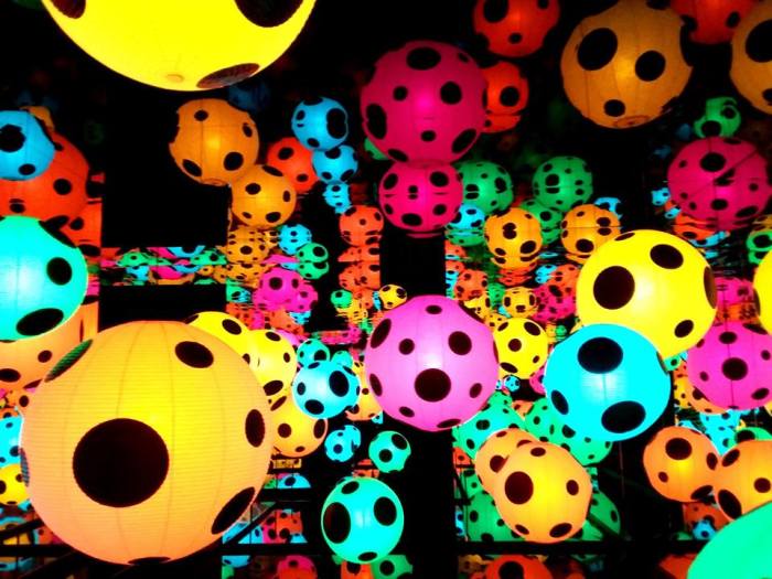 Yayoi Kusama, Infinity Mirrored Room - Hymn of Life, 2015
