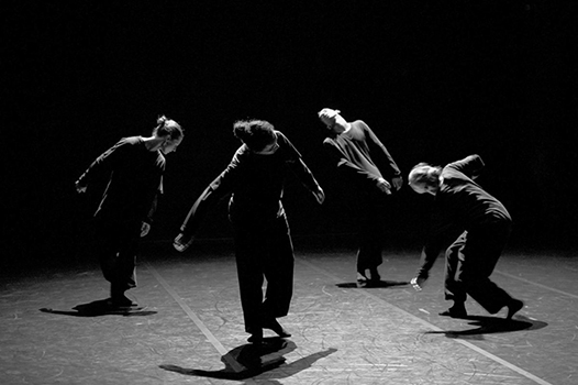 Spectacle: La traversÈe, ChorÈgraphe: Nacera Belaza, InterprËtes: Dalila Belaza, AurÈlie Berland, Anne-Sophie Lancelin, Mohamed Ech-Charquaouy, LumiËres: Nacera Belaza et Gwendal Malard, Dans le cadre de la Biennale de la Danse de Lyon, Lieu: TNP Villeurbanne, le 15/09/2014